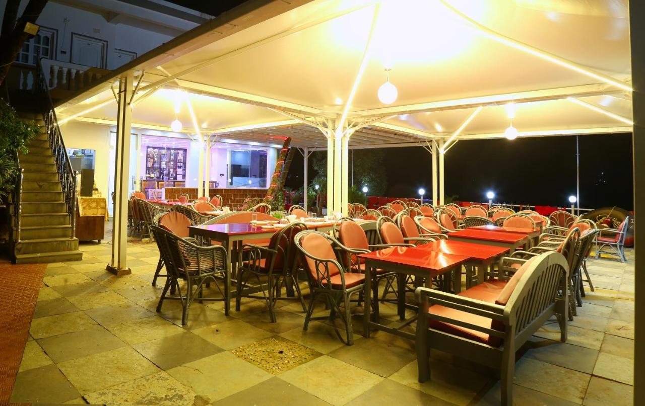 卡维洛瑟姆 M Aples Jacks Place酒店 外观 照片