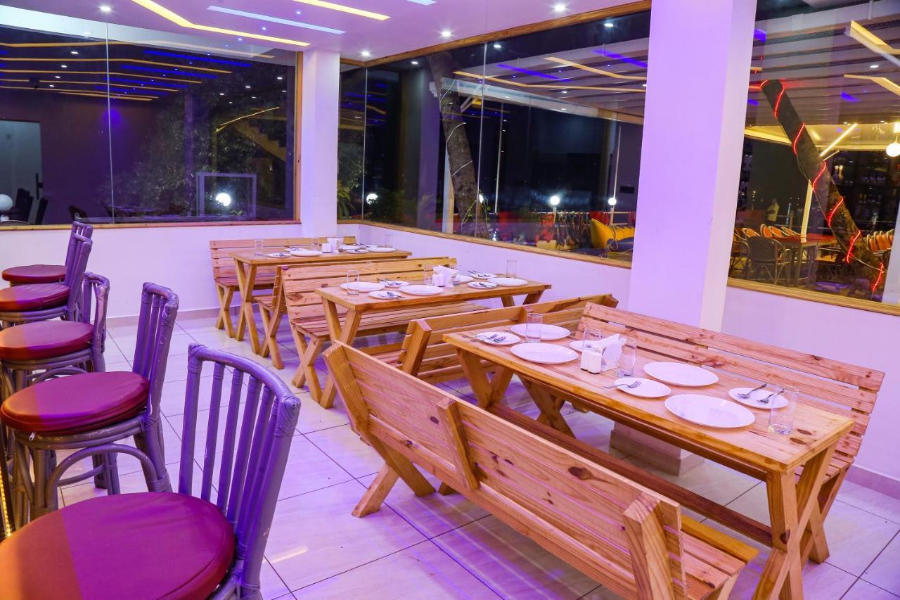 卡维洛瑟姆 M Aples Jacks Place酒店 外观 照片