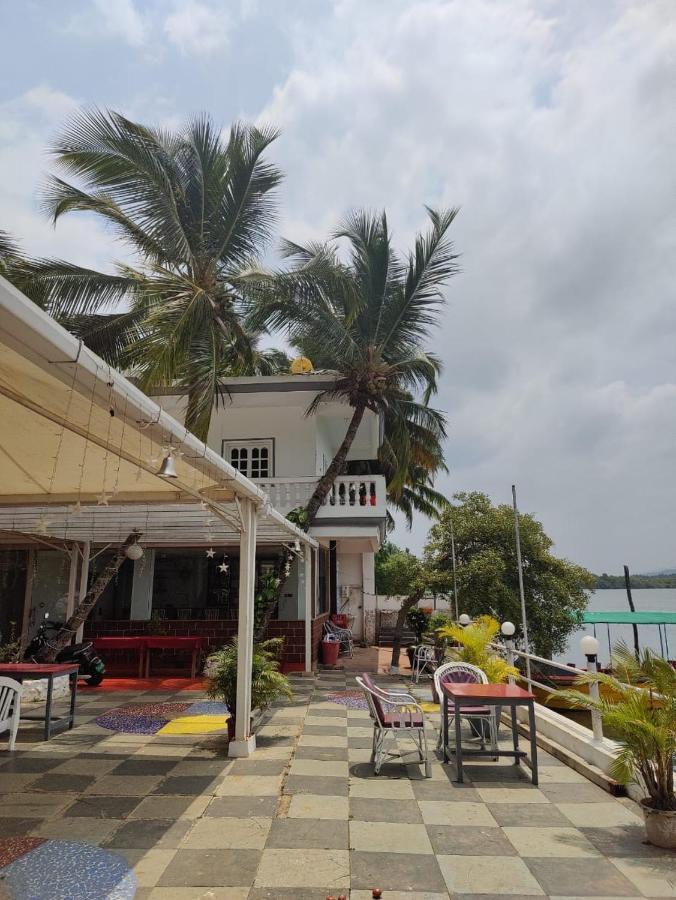 卡维洛瑟姆 M Aples Jacks Place酒店 外观 照片